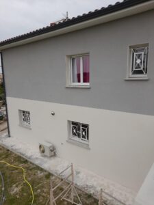 Réalisation d’un enduit finition grattée à Mauzac